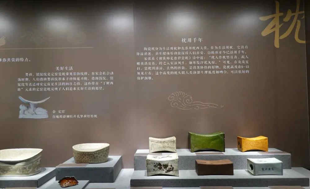 “發現定窯”展在南越王博物院上線,講述定窯七百年故事(圖3) “定窯花枕”微展覽現場.jpg