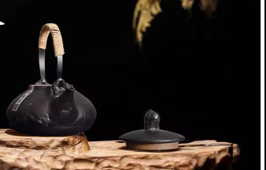 粗瓷茶具-精美的黃山提梁壺,你茶席上的首選壺 粗瓷茶具-精美的黃山提梁壺,你茶席上的首選壺