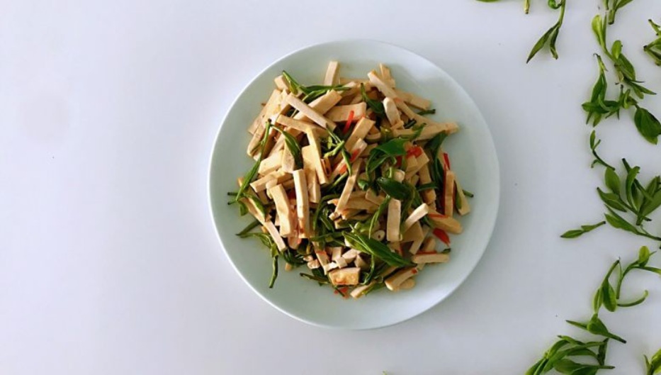 菜內加入新鮮茶葉,春天里最清新淡雅的味道 菜內加入新鮮茶葉,春天里最清新淡雅的味道