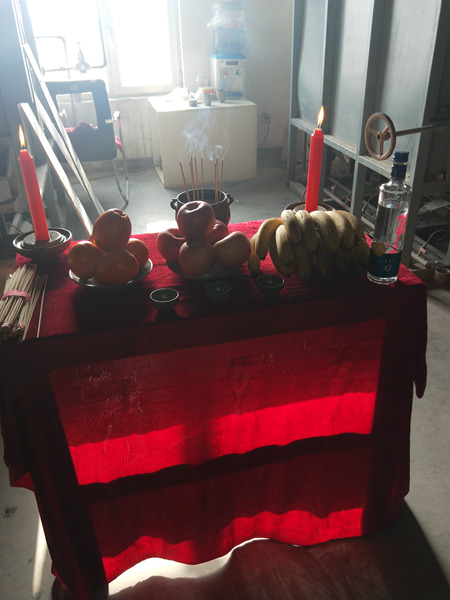 大宋定窯在開窯前做的準備,上香拜窯神 大宋定窯在開窯前做的準備,上香拜窯神