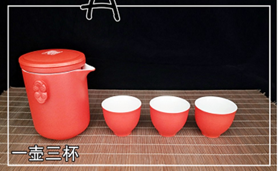 大宋定窯設(shè)計(jì)的精美紅釉快客杯 大宋定窯設(shè)計(jì)的精美紅釉快客杯